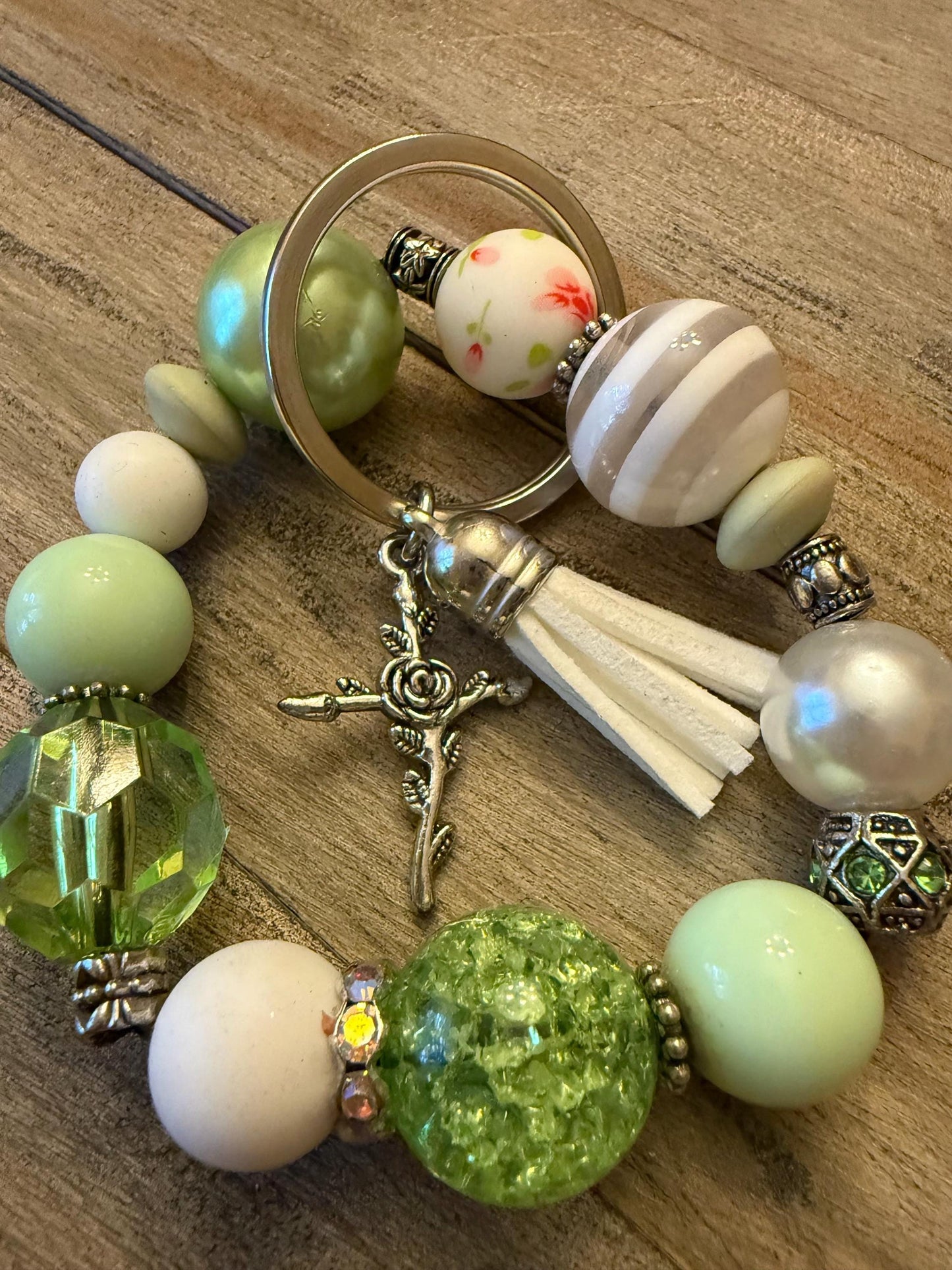 Vintage Garden Beaded Keychain Wristlet – Rose Charm Floral Bracelet Key Ring