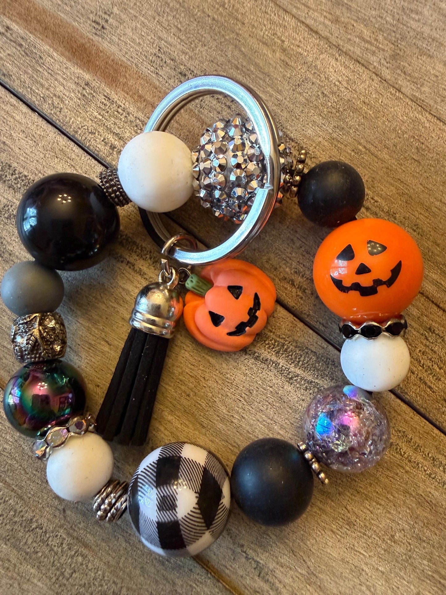 Spooky Glam Beaded Bracelet Keychain: Rhinestone Pumpkin Charm